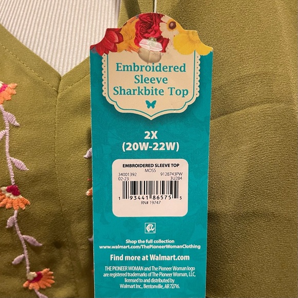 Pioneer woman embroidered tunic and gold hoop earrings. Both NWT! Ready to wear! - Picture 9 of 9